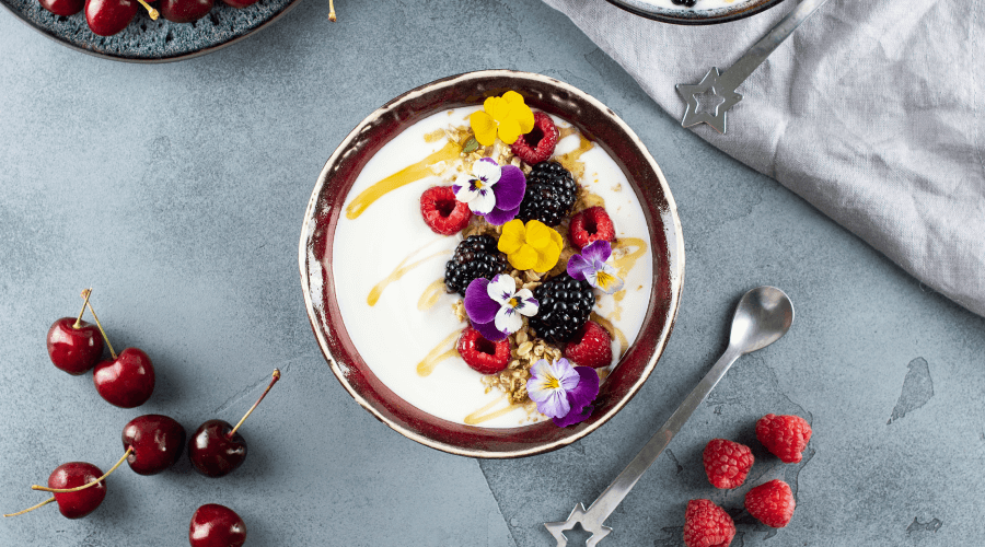 Yogurt smoothie with honey and berries